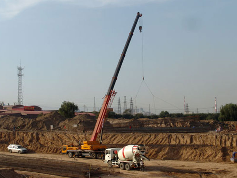 長(zhǎng)風(fēng)西大街打通工程化工排洪樁基施工（2009.9）02